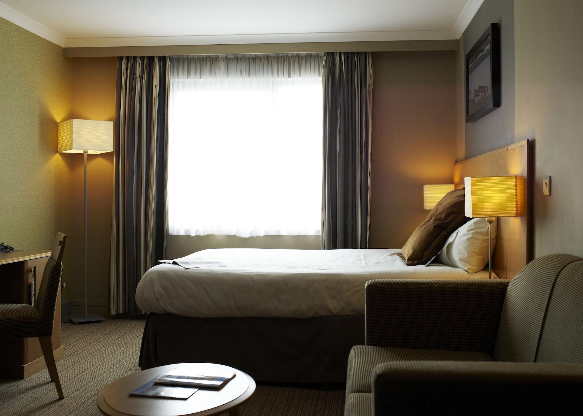 Village Hotel Swansea Exterior photo