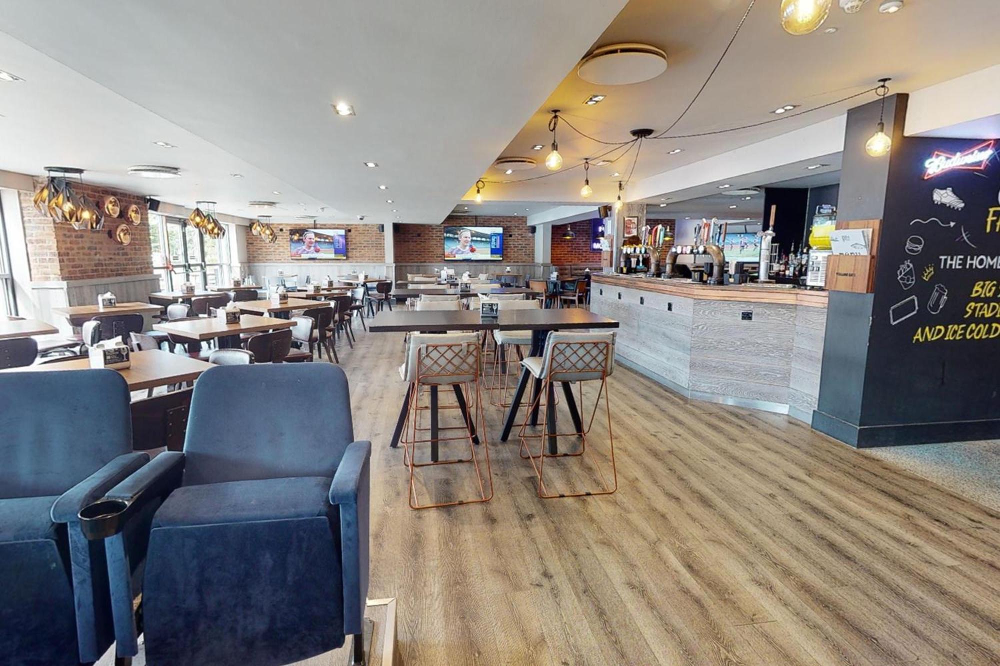 Village Hotel Swansea Exterior photo