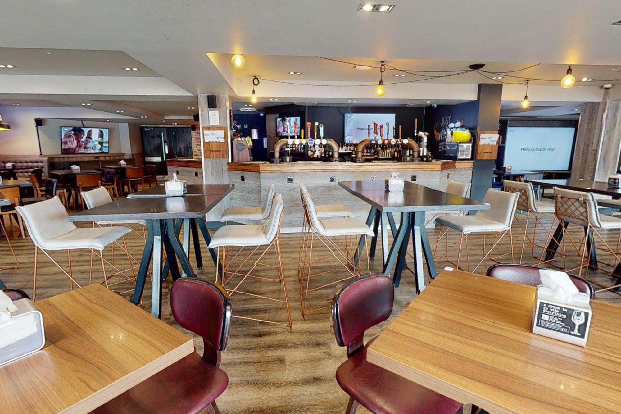 Village Hotel Swansea Exterior photo