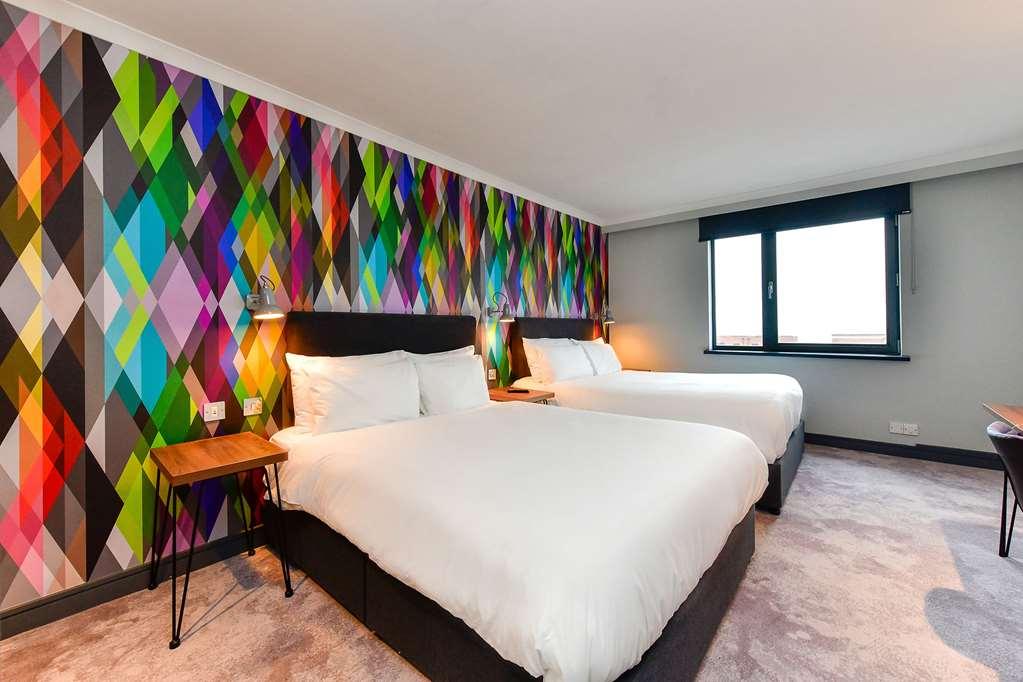 Village Hotel Swansea Room photo